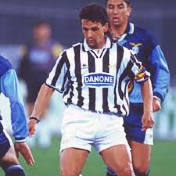 Roberto Baggio Juventus jersey - Picture 2 of 8